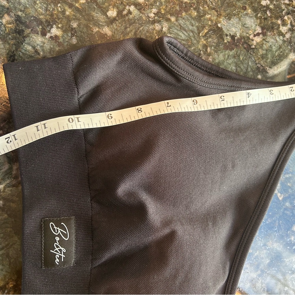 NWT Bo + Tee one shoulder sports bra crop top. Thick. Pads included. Pilates. S - Picture 10 of 14